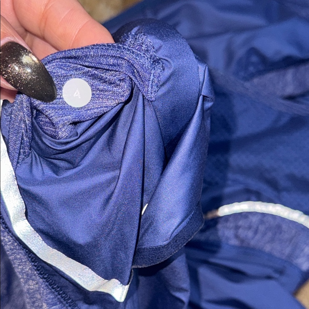 Lululemon Run: Featherweight Hybrid Jacket
Royalty size 4 - Picture 14 of 16